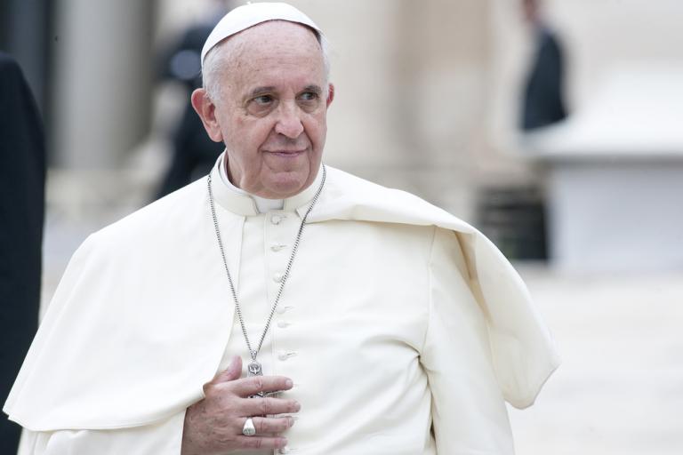 Papa Francisco: "Las familias con padres gays o lesbianas no son legítimas" [ENG]